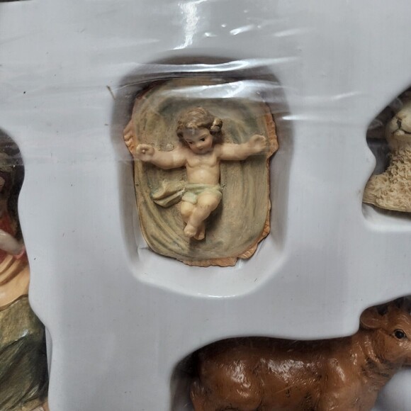 Vintage Porcelain Nativity Set See Described - Picture 4 of 12